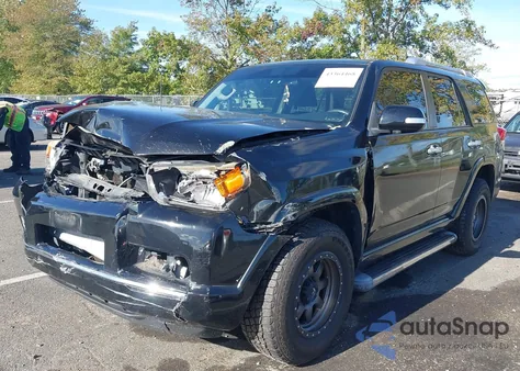 2010 Toyota 4Runner Sr5 V6 z USA, uszkodzony, nr VIN JTEBU5JR5A5020266